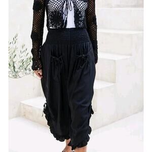 women's black smocked-waist Side ruched capri harem pants Medium Boho Wide Weg